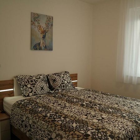 Holiday Apartman With Free Parking Ráb Exteriér fotografie