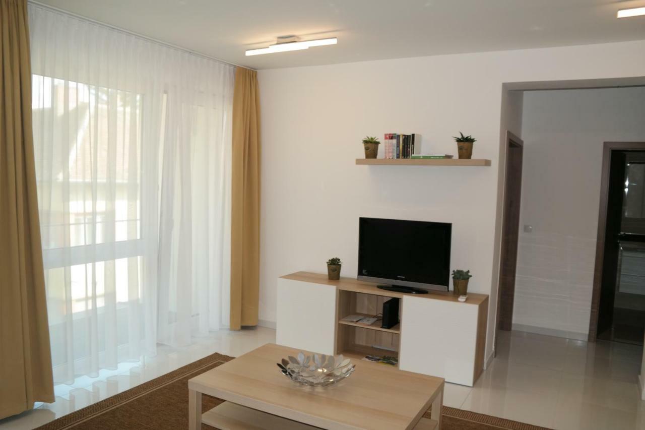 Holiday Apartman With Free Parking Ráb Exteriér fotografie